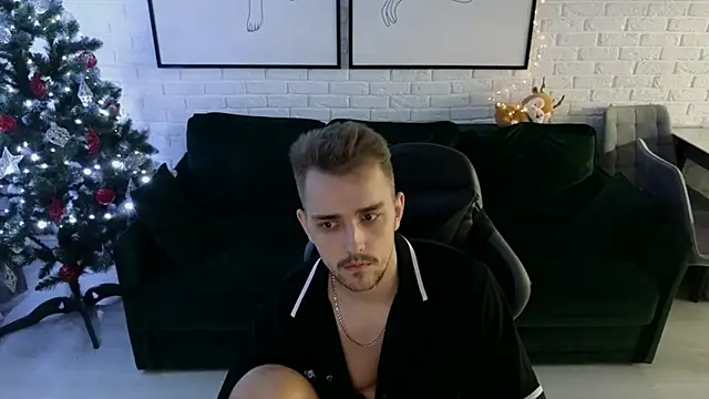 Snapshot of Larstar01 chatting on 12.05.24 Larstar01 online show from 12.05.24