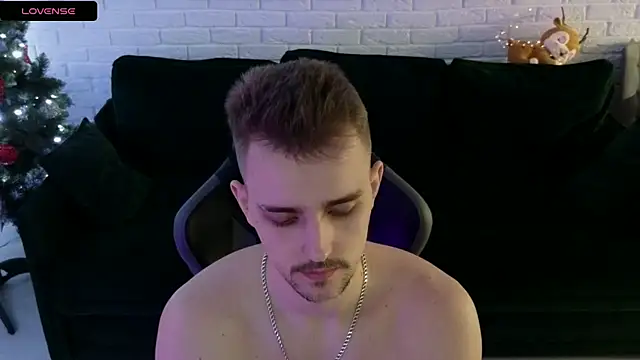 Snapshot of Larstar01 chatting on 01.07.25 Larstar01 online show from 01.07.25