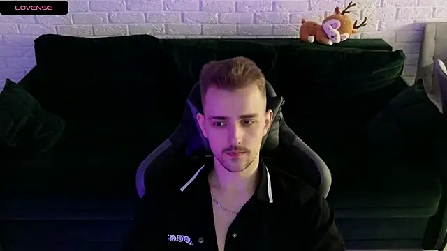 Snapshot of Larstar01 chatting on 01.08.25 Larstar01 online show from 01.08.25