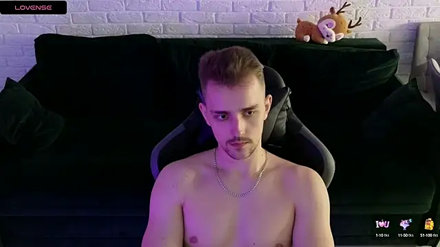 Snapshot of Larstar01 chatting on 01.08.25 Larstar01 online show from 01.08.25