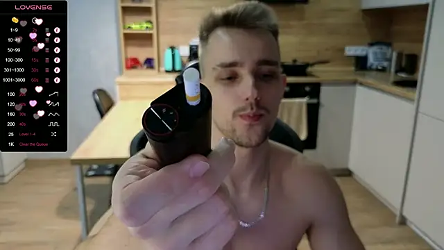 Snapshot of Larstar01 chatting on 02.08.25 Larstar01 online show from 02.08.25