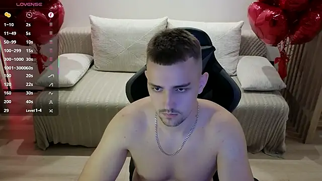 Snapshot of Larstar01 chatting on 10.03.25 Larstar01 online show from 10.03.25