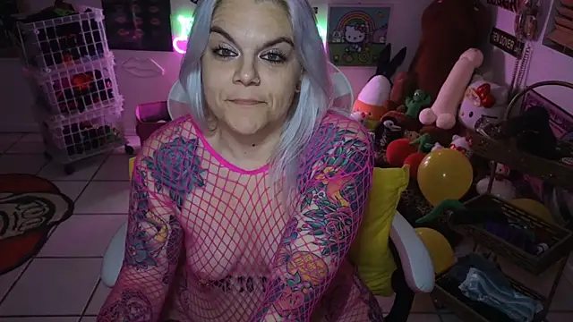 Snapshot of CherryBombBomb chatting on 12.03.24 CherryBombBomb online show from 12.03.24