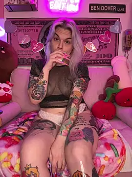 Snapshot of CherryBombBomb chatting on 02.17.25 CherryBombBomb online show from 02.17.25