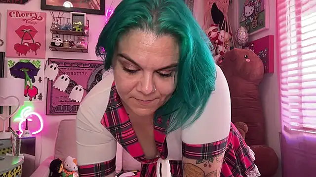 Snapshot of CherryBombBomb chatting on 10.24.25 CherryBombBomb online show from 10.24.25