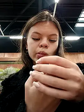 Snapshot of Violeta_12- chatting on 02.12.25 Violeta 12- online show from 02.12.25