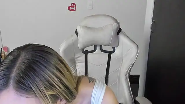 Snapshot of Andreina_Suann chatting on 01.28.25 Andreina Suann online show from 01.28.25