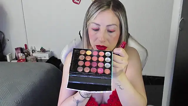 Snapshot of Andreina_Suann chatting on 10.25.25 Andreina Suann online show from 10.25.25