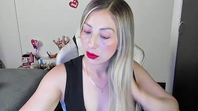 Snapshot of Andreina_Suann chatting on 11.18.25 Andreina Suann online show from 11.18.25