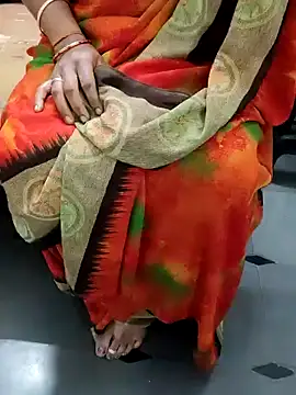 Snapshot of Januhot18 chatting on 12.14.24 Januhot18 online show from 12.14.24