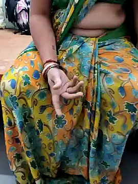 Snapshot of Januhot18 chatting on 12.17.24 Januhot18 online show from 12.17.24