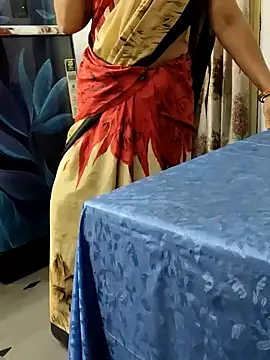 Snapshot of Januhot18 chatting on 12.18.24 Januhot18 online show from 12.18.24