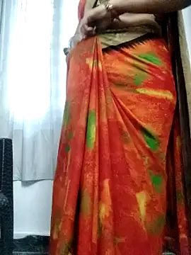 Snapshot of Januhot18 chatting on 12.21.24 Januhot18 online show from 12.21.24