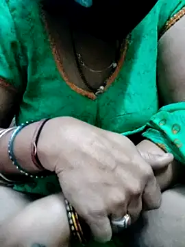 Snapshot of Januhot18 chatting on 01.04.25 Januhot18 online show from 01.04.25