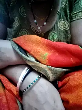 Snapshot of Januhot18 chatting on 01.08.25 Januhot18 online show from 01.08.25