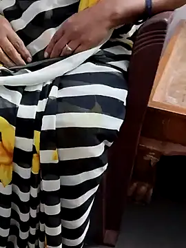 Snapshot of Januhot18 chatting on 01.22.25 Januhot18 online show from 01.22.25