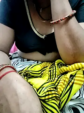 Snapshot of Januhot18 chatting on 02.23.25 Januhot18 online show from 02.23.25