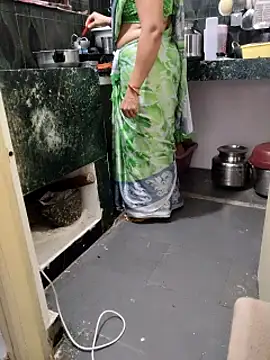 Snapshot of Januhot18 chatting on 02.27.25 Januhot18 online show from 02.27.25