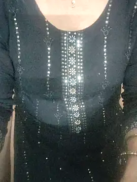 Snapshot of Januhot18 chatting on 11.16.25 Januhot18 online show from 11.16.25