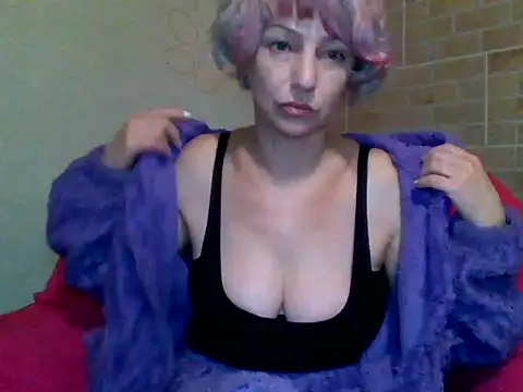 Snapshot of Lorie_Carrie chatting on 12.30.24 Lorie Carrie online show from 12.30.24