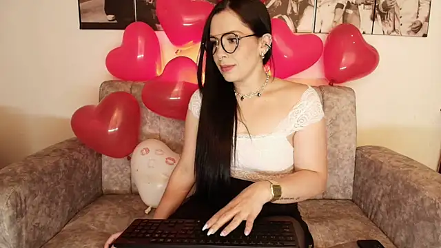 Snapshot of camii_evanss chatting on 02.12.25 camii evanss online show from 02.12.25