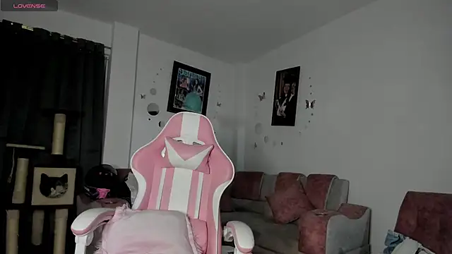 Snapshot of katty_snow chatting on 12.22.24 katty snow online show from 12.22.24