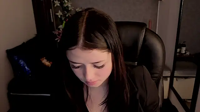 almma shy online show from 10.28.25