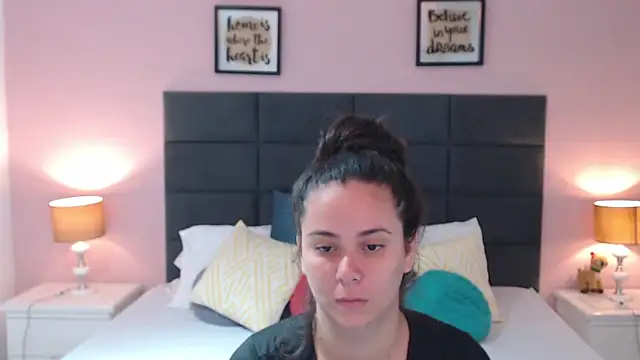 Snapshot of MadisonJenner chatting on 02.01.25 MadisonJenner online show from 02.01.25