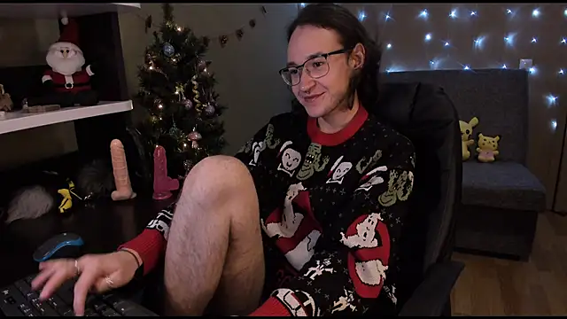 Snapshot of zackstivens chatting on 12.24.24 zackstivens online show from 12.24.24