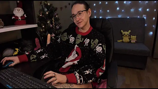 Snapshot of zackstivens chatting on 12.30.24 zackstivens online show from 12.30.24