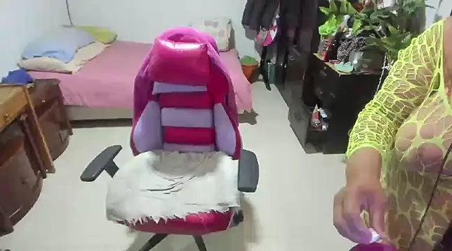 Snapshot of Mrs_mommy_ chatting on 01.18.25 Mrs mommy online show from 01.18.25