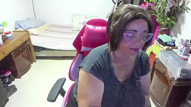 Snapshot of Mrs_mommy_ chatting on 02.03.25 Mrs mommy online show from 02.03.25