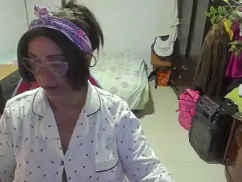 Snapshot of Mrs_mommy_ chatting on 02.24.25 Mrs mommy online show from 02.24.25