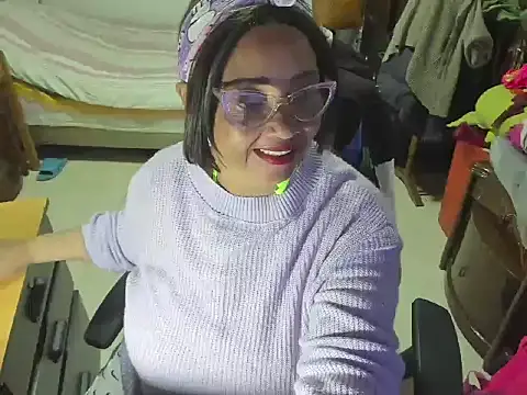 Snapshot of Mrs_mommy_ chatting on 03.12.25 Mrs mommy online show from 03.12.25