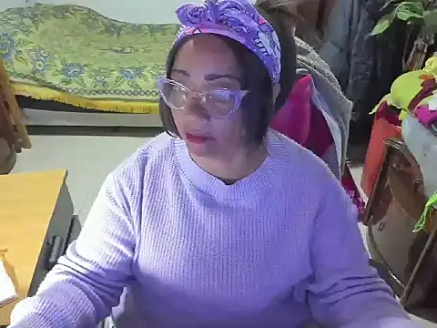 Snapshot of Mrs_mommy_ chatting on 03.13.25 Mrs mommy online show from 03.13.25