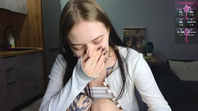 Snapshot of doll_lol_ chatting on 01.21.25 doll lol online show from 01.21.25