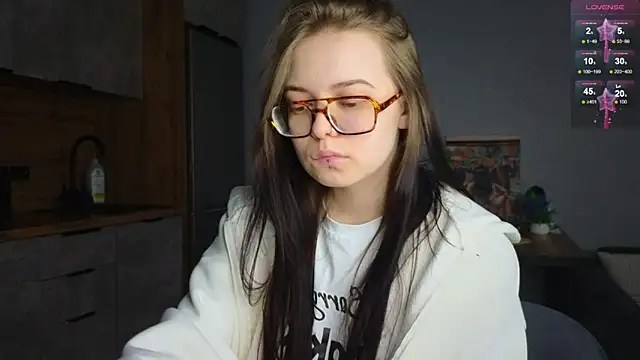 Snapshot of doll_lol_ chatting on 01.23.25 doll lol online show from 01.23.25