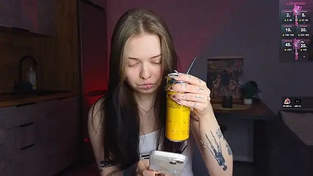 Snapshot of doll_lol_ chatting on 01.24.25 doll lol online show from 01.24.25