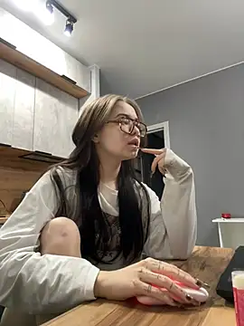 Snapshot of doll_lol_ chatting on 02.03.25 doll lol online show from 02.03.25