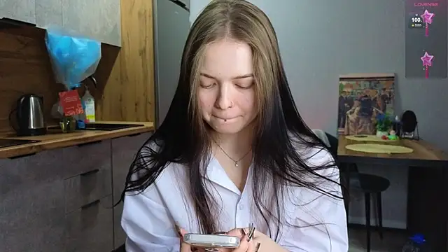 Snapshot of doll_lol_ chatting on 02.05.25 doll lol online show from 02.05.25