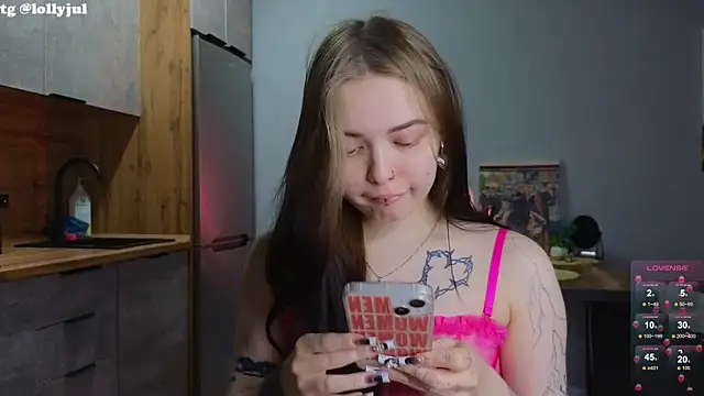 Snapshot of doll_lol_ chatting on 03.05.25 doll lol online show from 03.05.25