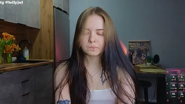 Snapshot of doll_lol_ chatting on 03.12.25 doll lol online show from 03.12.25