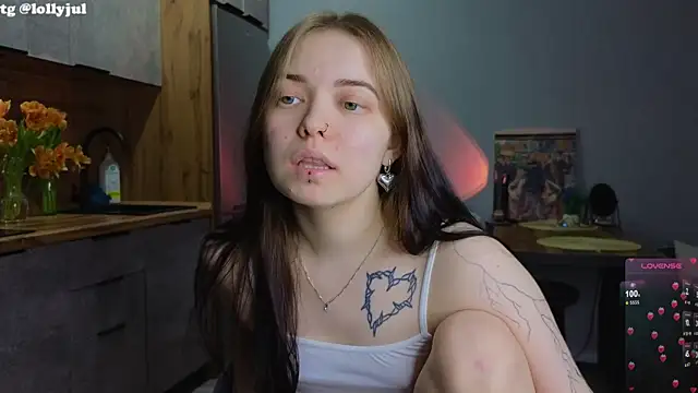 Snapshot of doll_lol_ chatting on 03.12.25 doll lol online show from 03.12.25