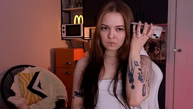 Snapshot of doll_lol_ chatting on 12.02.25 doll lol online show from 12.02.25