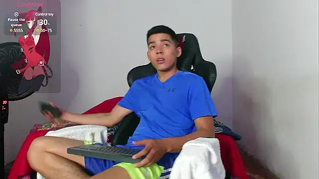 Snapshot of cutes_baby chatting on 12.03.24 cutes baby online show from 12.03.24