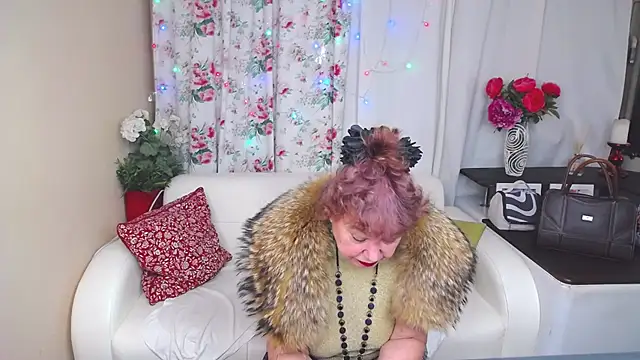 Snapshot of YourHotGranny chatting on 12.24.24 YourHotGranny online show from 12.24.24