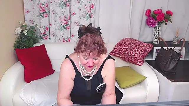 Snapshot of YourHotGranny chatting on 01.30.25 YourHotGranny online show from 01.30.25