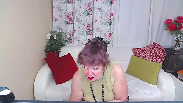 Snapshot of YourHotGranny chatting on 03.20.25 YourHotGranny online show from 03.20.25