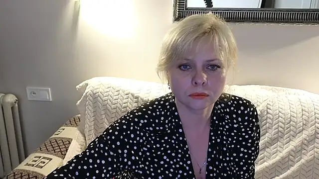 Snapshot of Gray_swann chatting on 03.04.25 Gray swann online show from 03.04.25