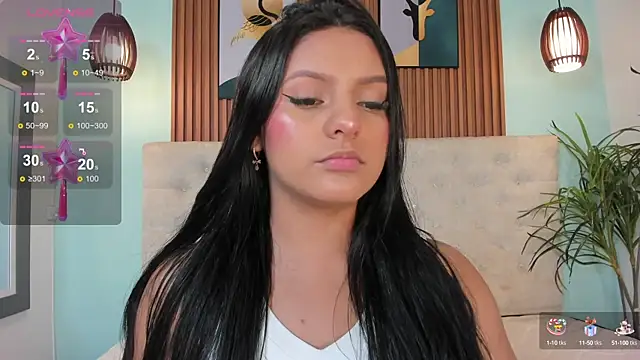 NicolleeEvanss online show from 02.17.25